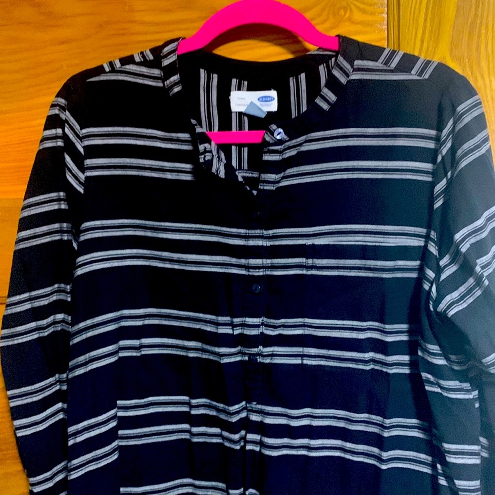 Gray old navy tunic. Lightly worn.